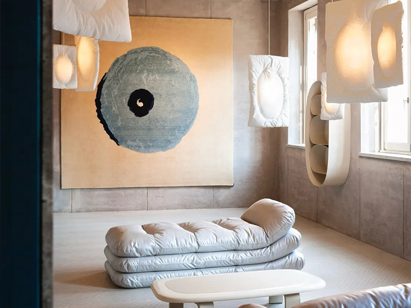 探索柔软未来感 | Tacchini × Faye Toogood的家居新宇宙